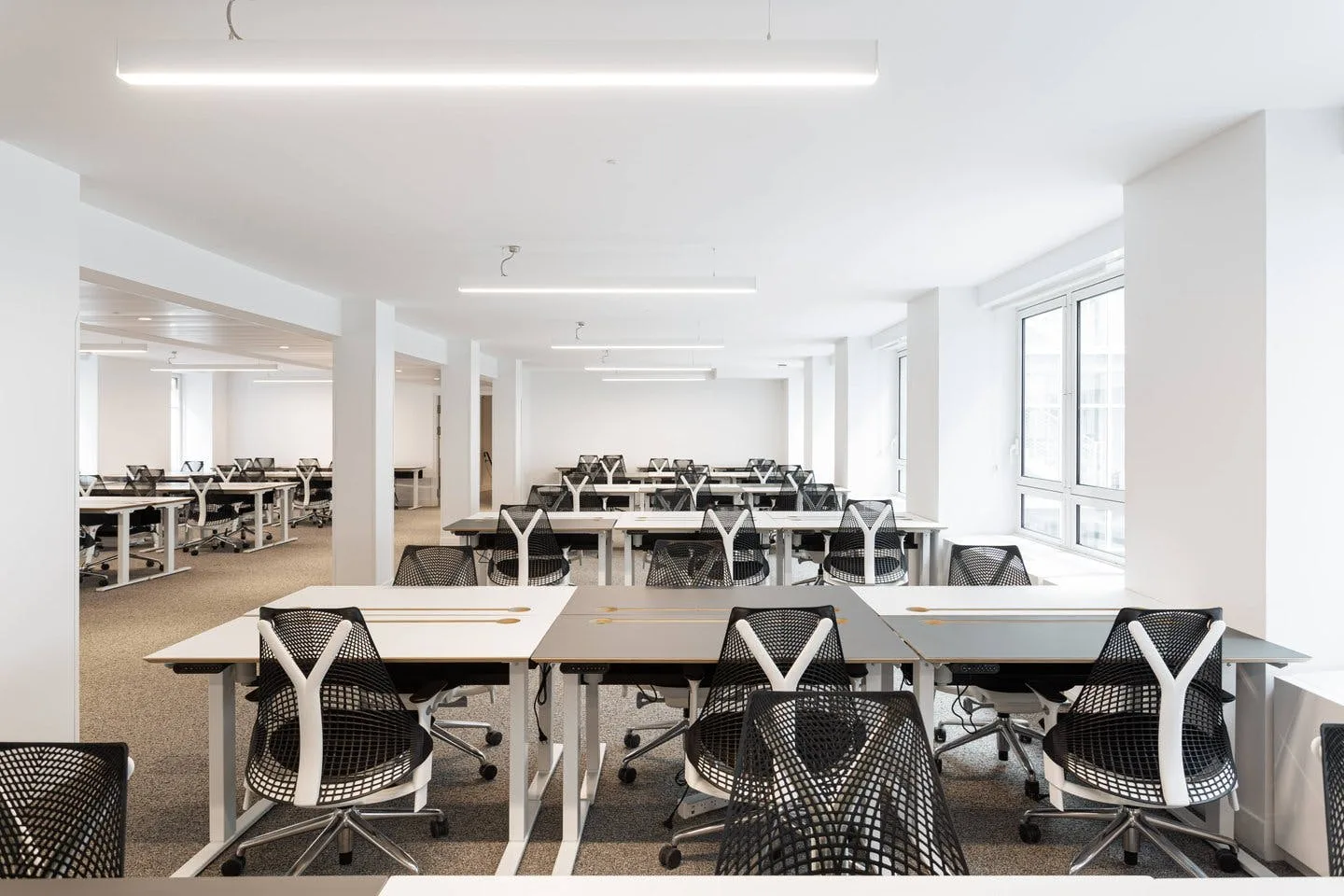 Private 48-Desk Office at 26 Rue de Montholon, Paris — 5
