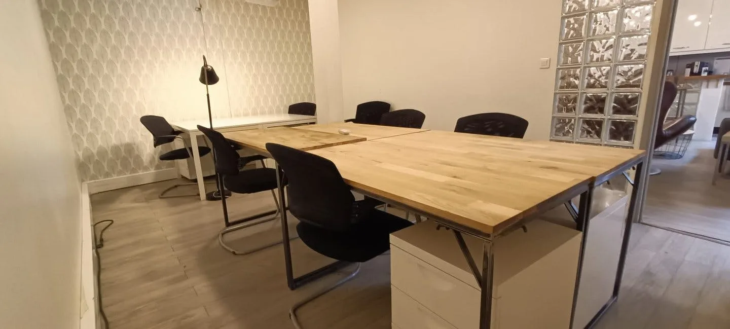 Private 6-Workstation Office at 24 Rue des Epinettes, Paris — 2