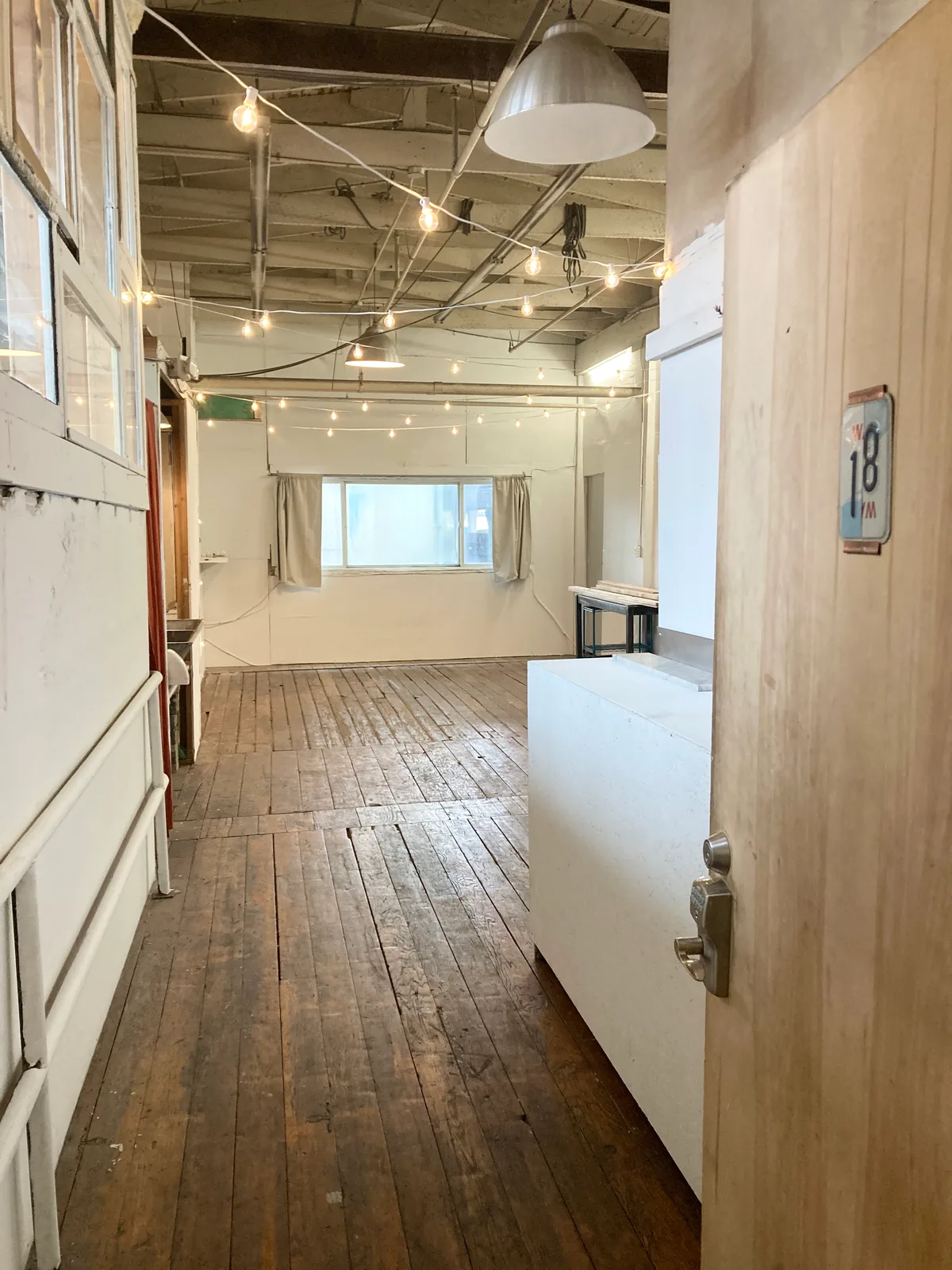 Private Art Studio with Communal Workspace Access, 14 sqm, pop up store in Seattle