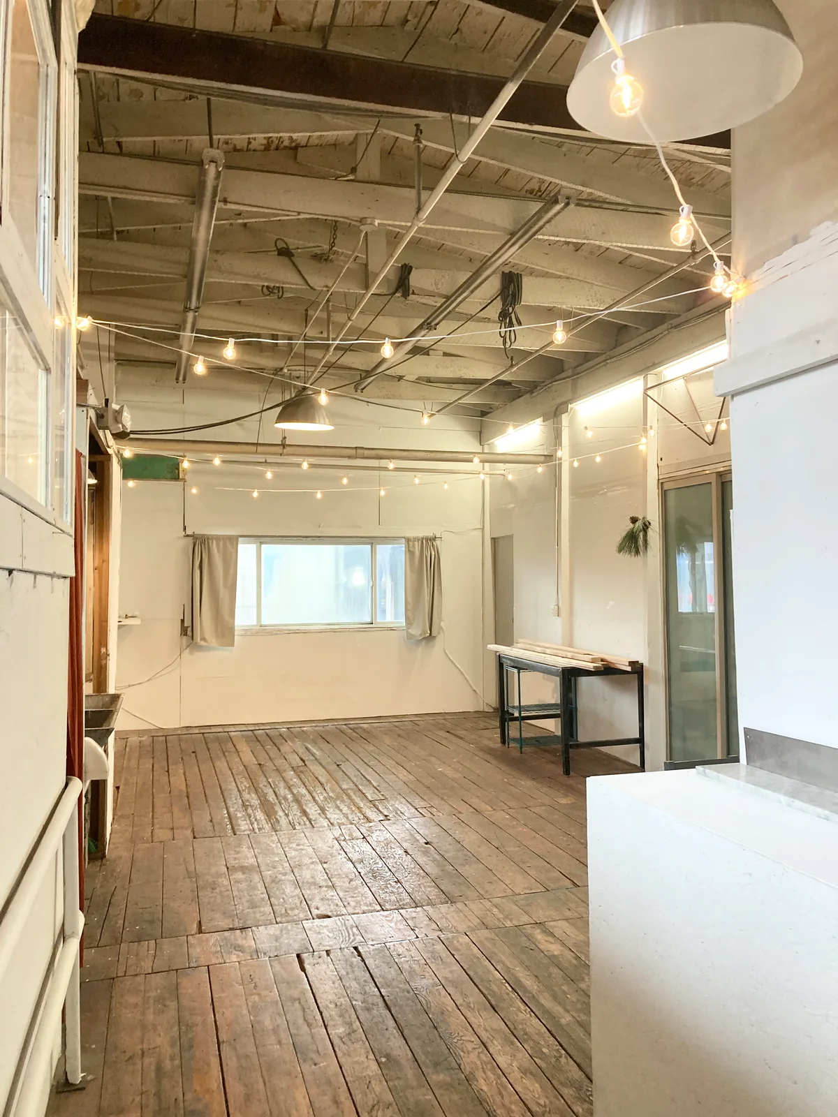 Private Art Studio with Communal Workspace Access, 14 sqm, pop up store in Seattle, interior view