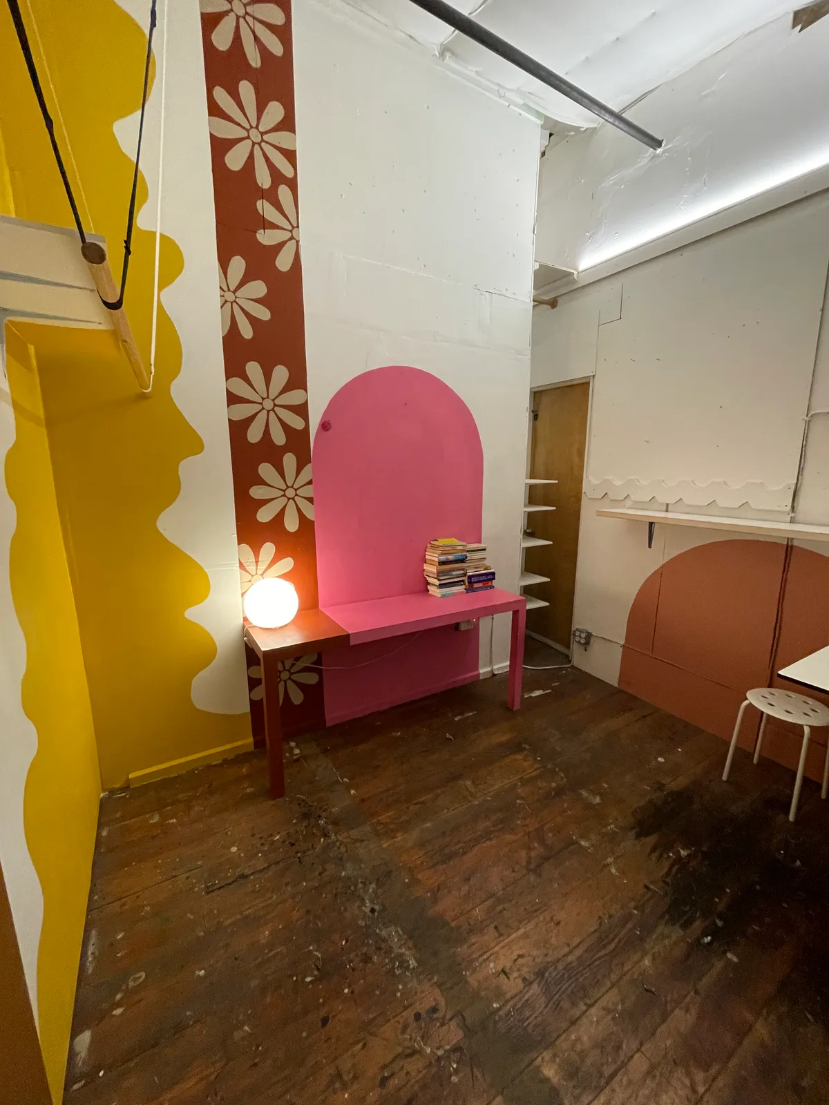 Private Art Studio with Communal Workspace Access, 14 sqm, pop up store in Seattle, second interior view