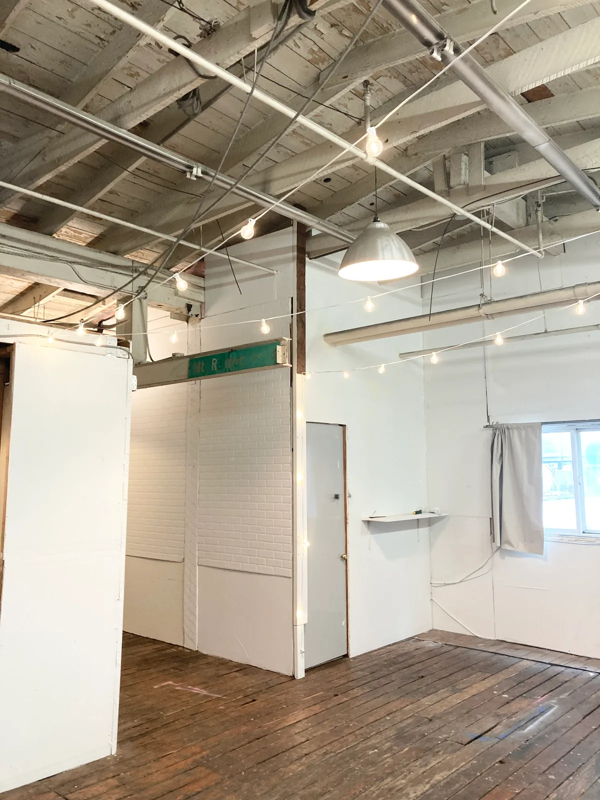 Private Art Studio with Communal Workspace Access, 14 sqm, pop up store in Seattle, additional interior view