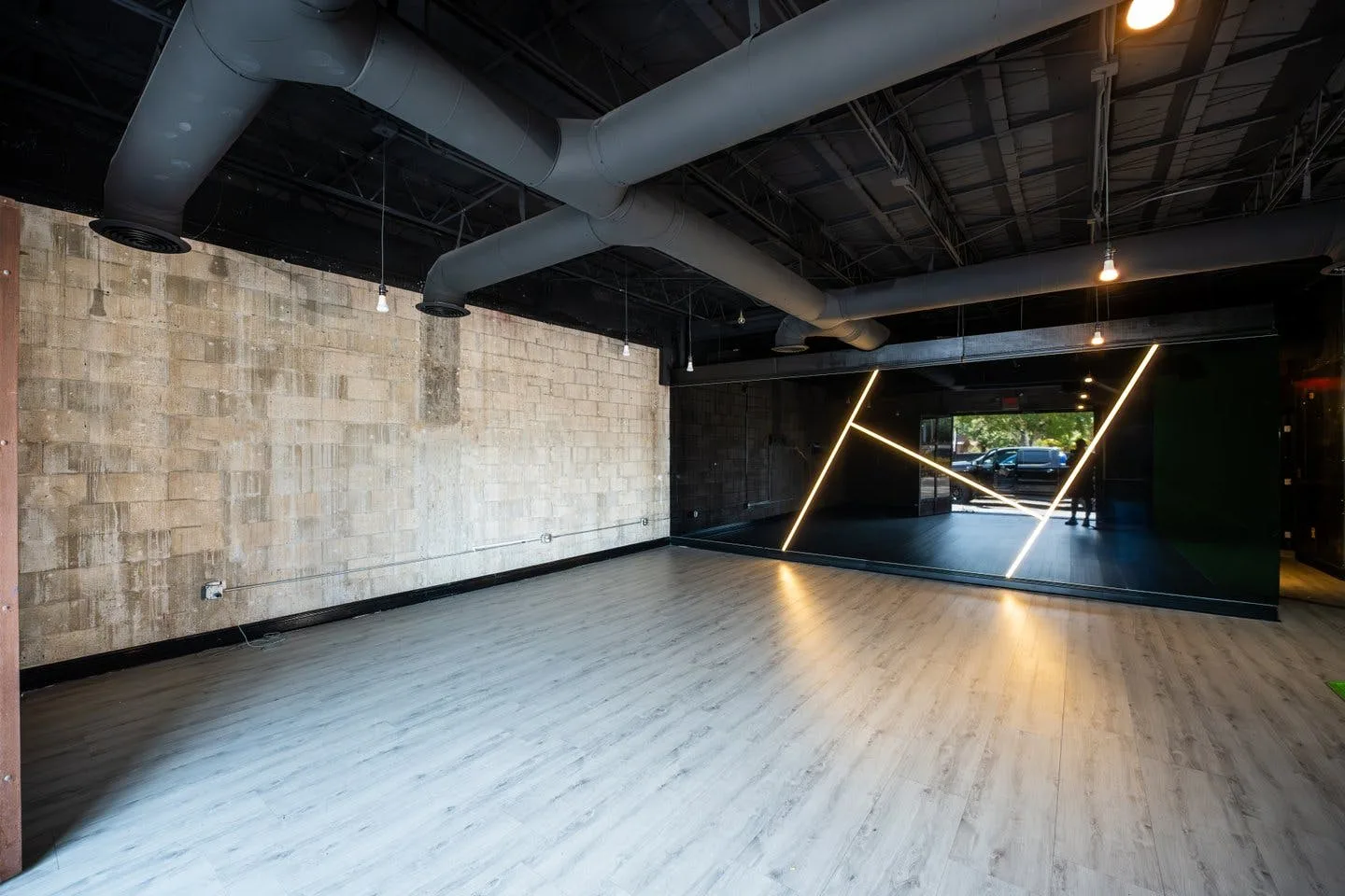 Private Bunker-Style Space with Large Outdoor Area in Miami — 5