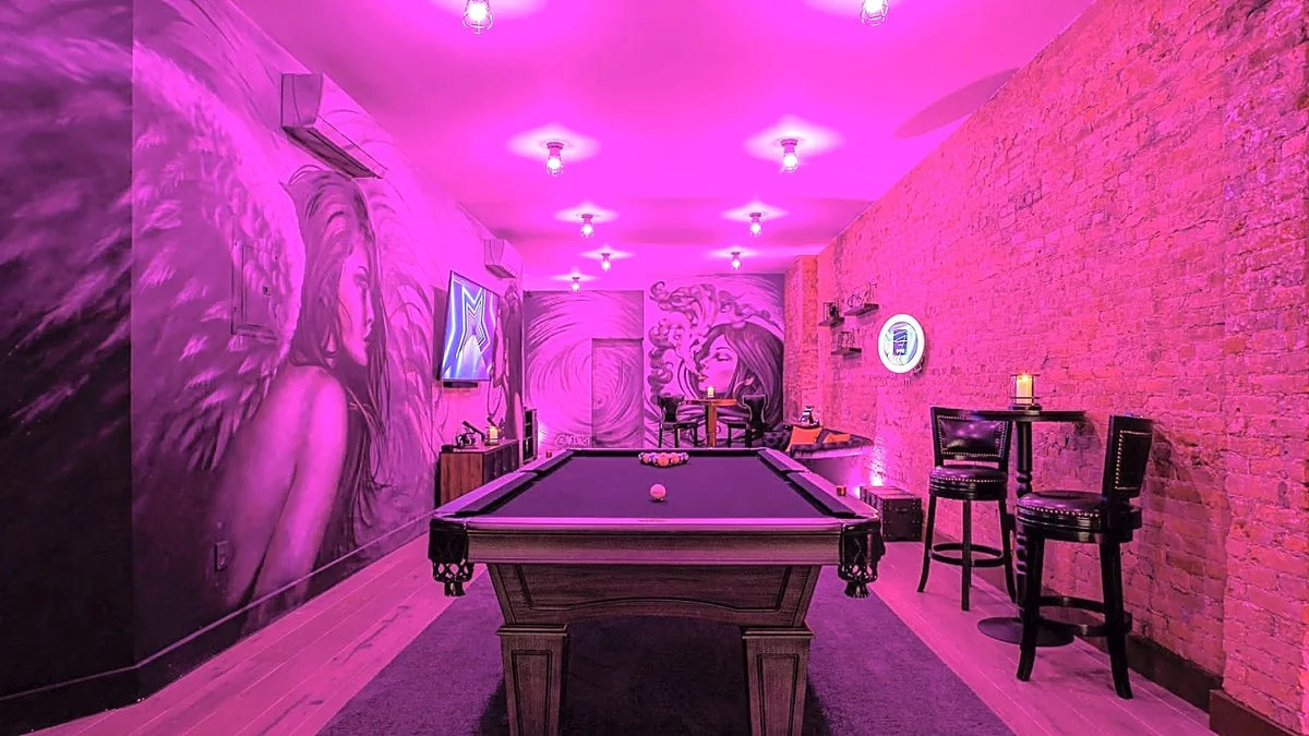 Private Event Space with Entertainment Amenities, 5 sqm, art exhibition, pop-up rental in Bremen, interior view