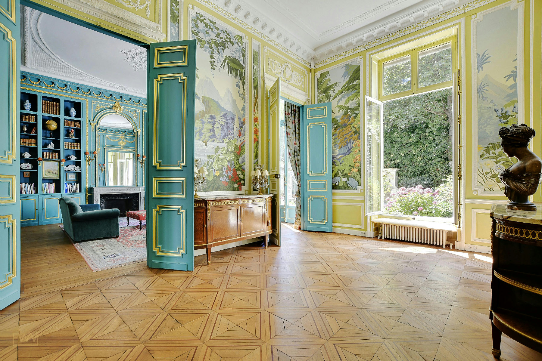 Private Mansion in Saint-Germain-des-Prés, Paris, 14 sqm, pop up store