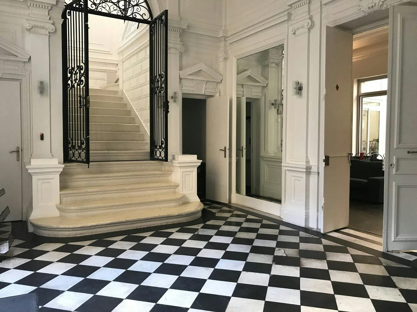 Private Mansion near Saint-Lazare — 2