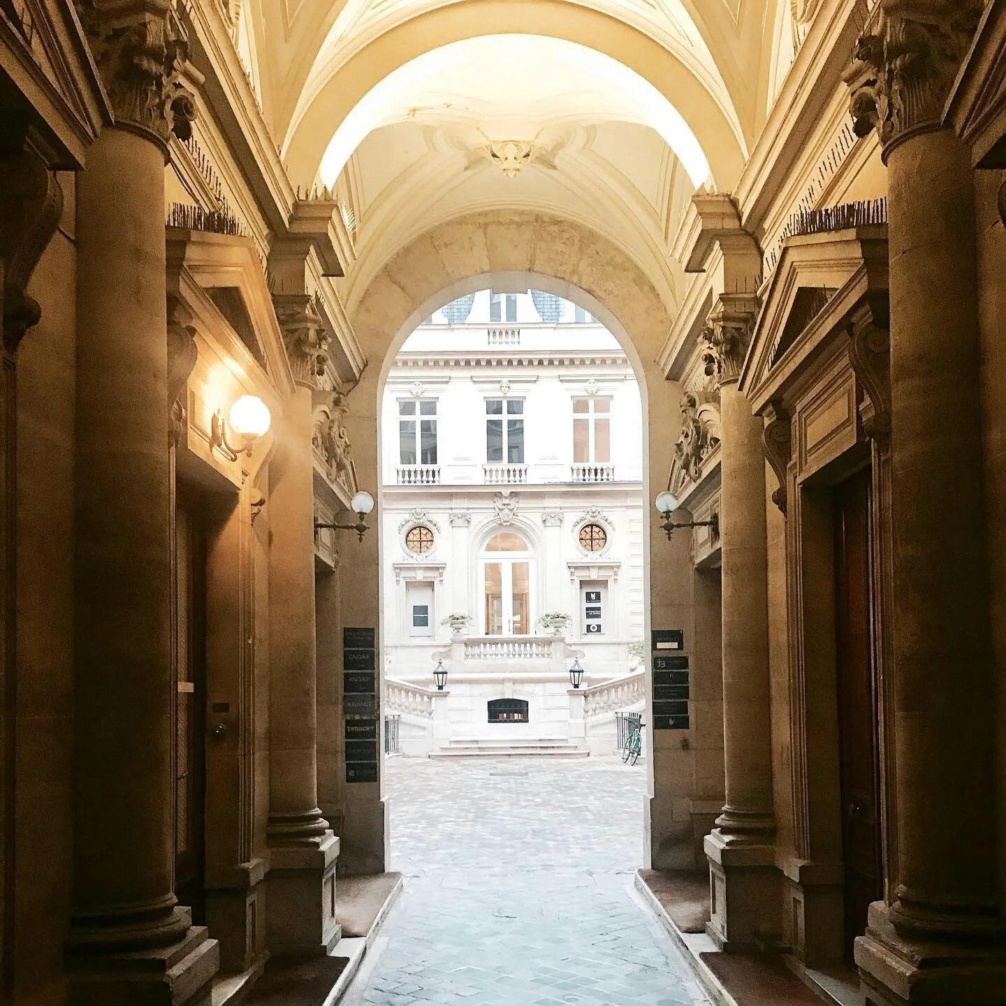 Private Mansion near Saint-Lazare — 3