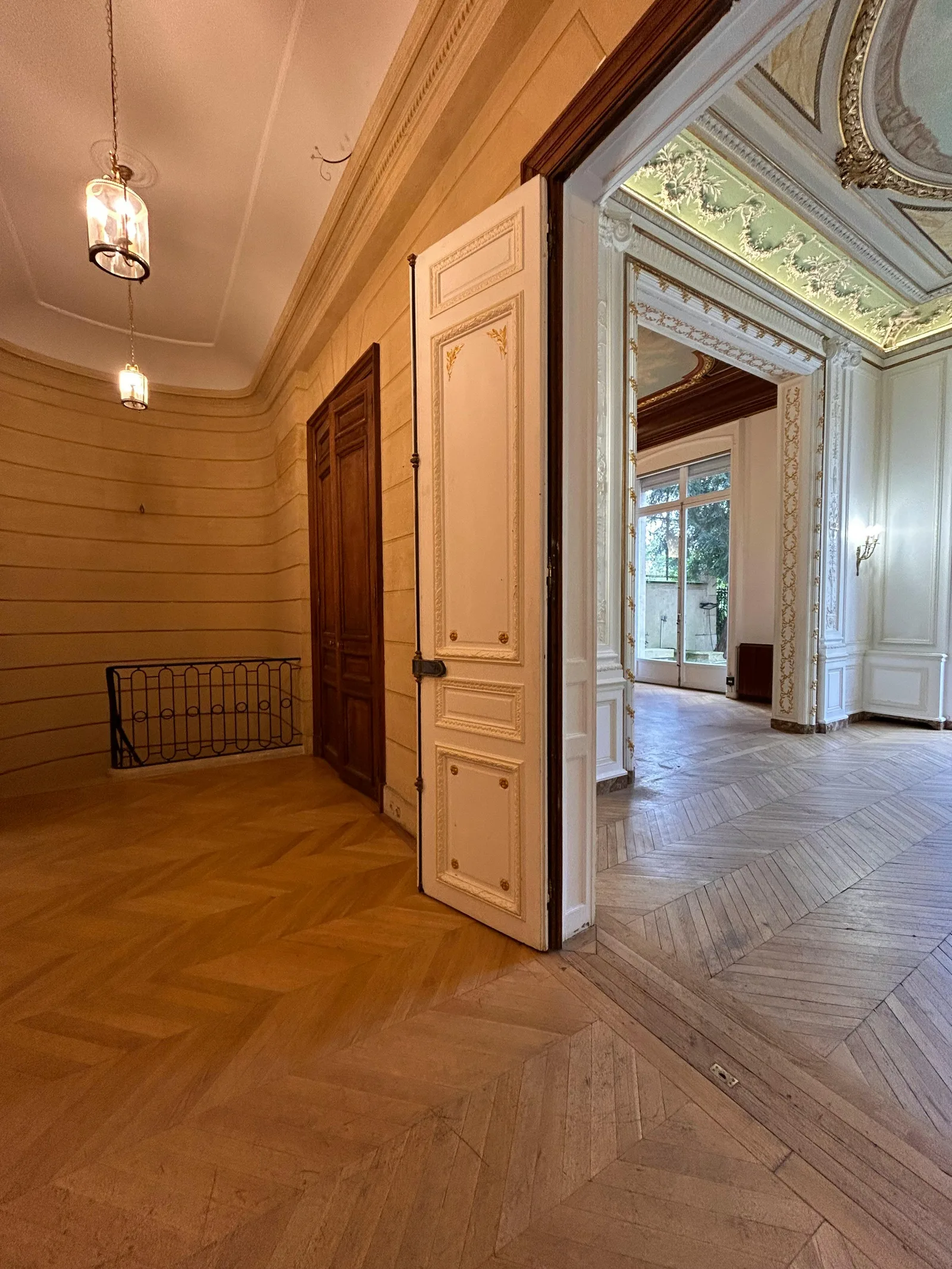 Private Mansion with Garden on Rue de Monceau, Paris — 3