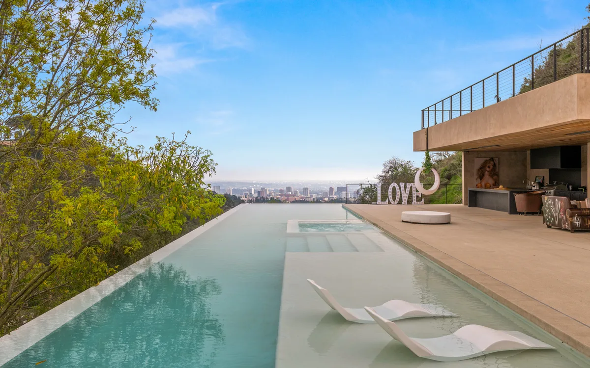 Private Modern Art Estate in Bel Air, 929 sqm, art exhibition, pop-up rental in Los Angeles