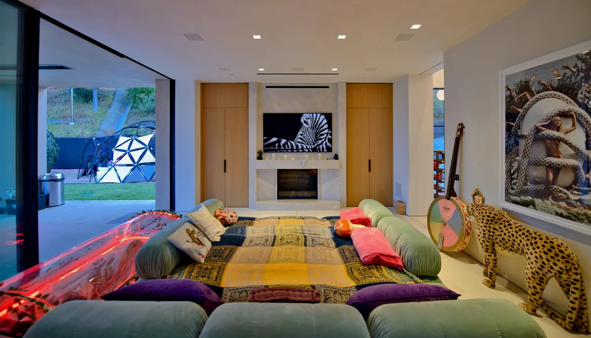 Private Modern Art Estate in Bel Air, 929 sqm, art exhibition, pop-up rental in Los Angeles, additional interior view