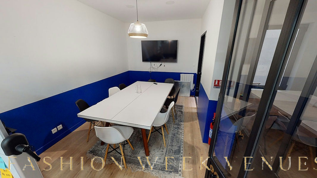 Private Office in Perfect Location, 150 sqm, pop up store in Paris, third interior view