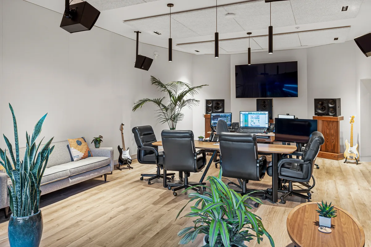 Private Recording Studio and Creative Space in West LA, 344 sqm, showroom presentation, pop-up rental in Los Angeles, second…