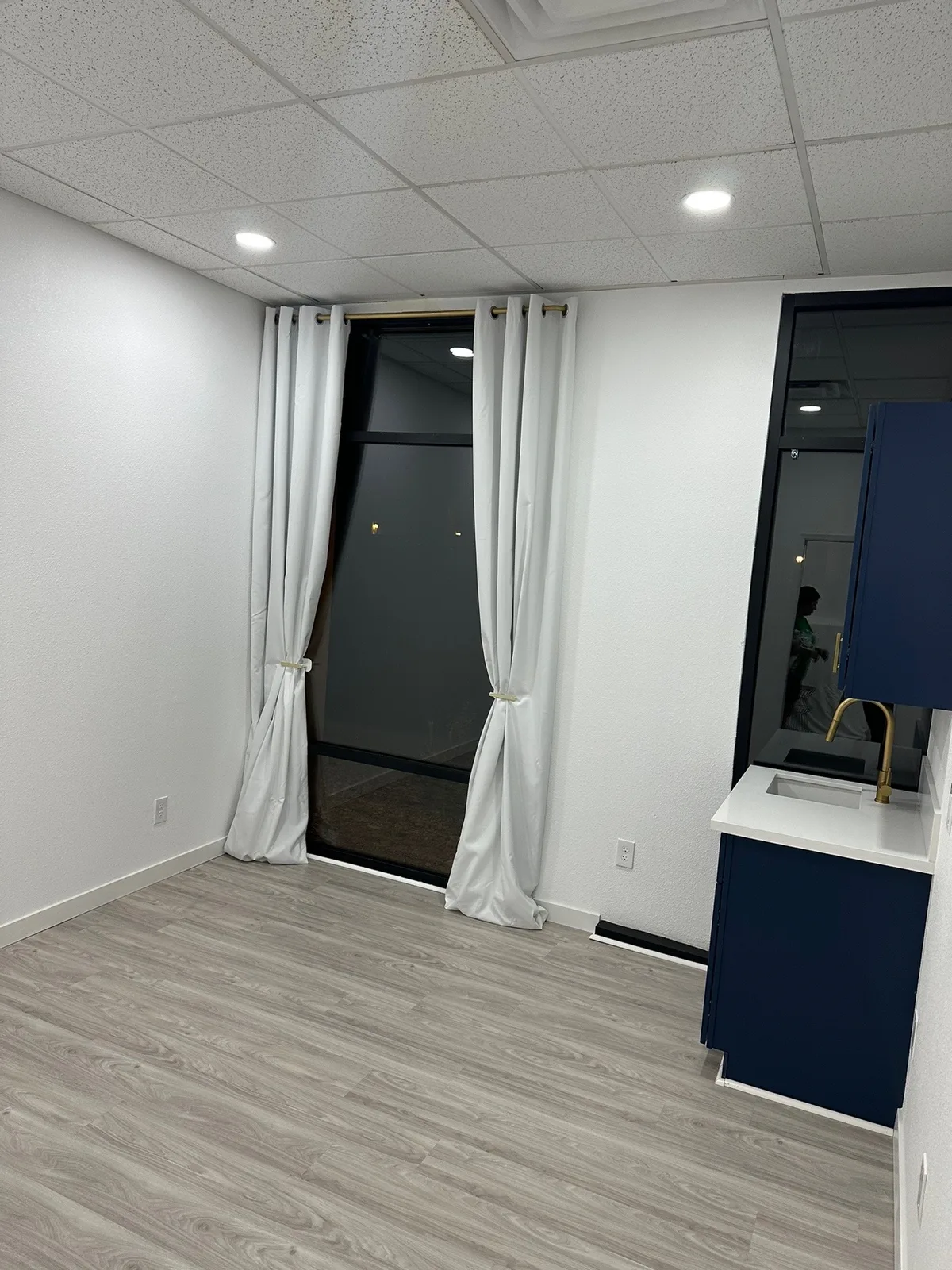 Private Suites Available for Rent in Beauty Salon, 11 sqm, private event, pop-up rental in Las Vegas, third interior view