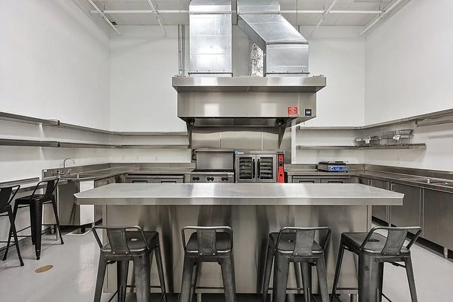 Production Studio with 10,000 Square Feet in Brooklyn — 5