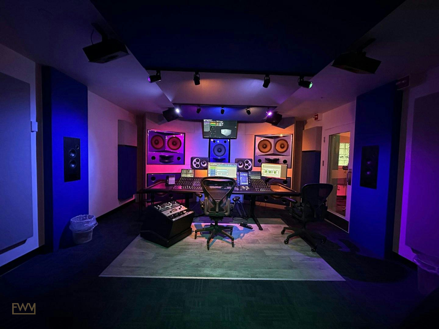 Production Suite with Private Office at 42 Broadway, 22 sqm, showroom presentation, pop-up rental in New York