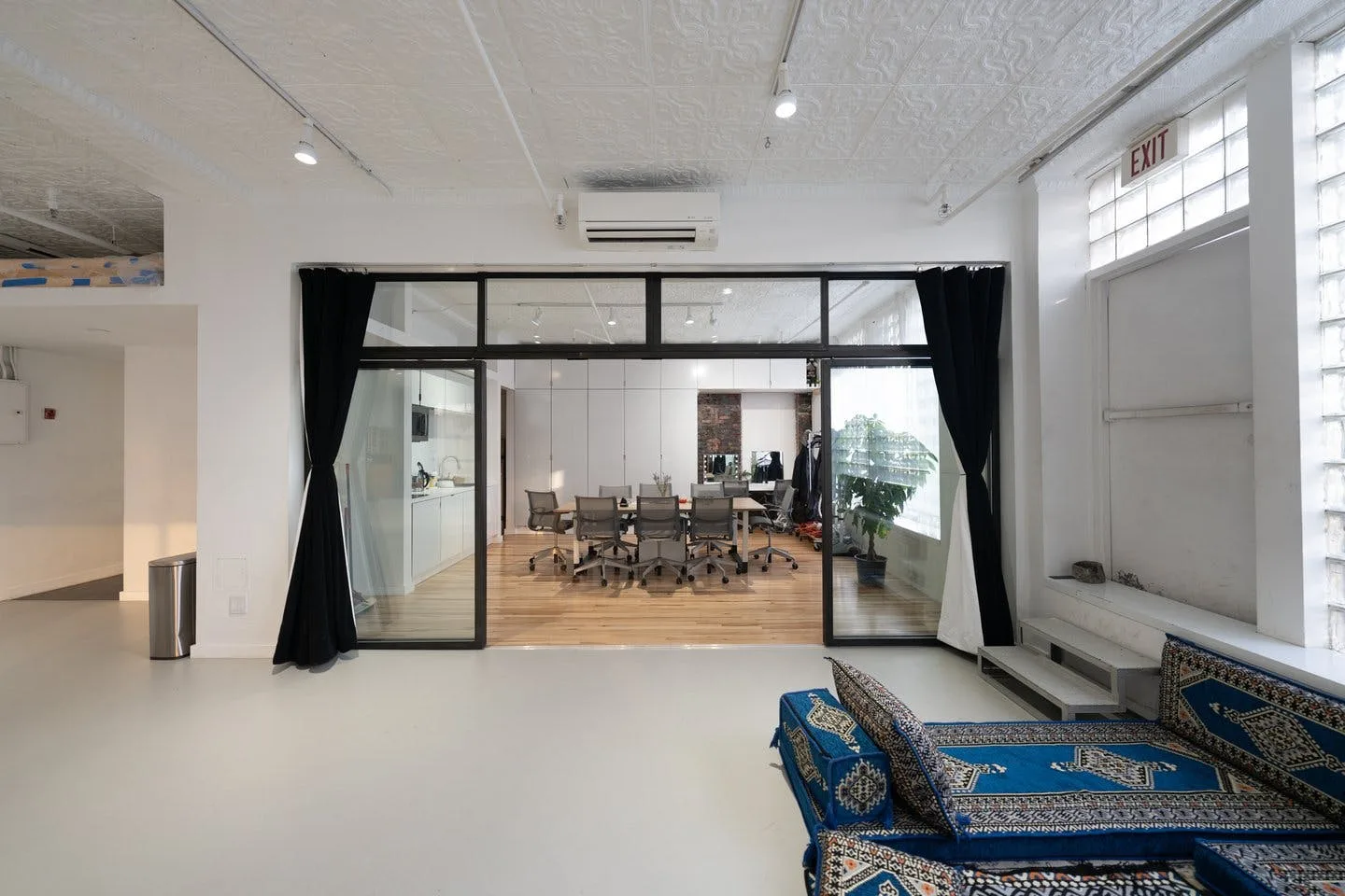 Professional 186 sqm Multi-Purpose Studio in New York — 4