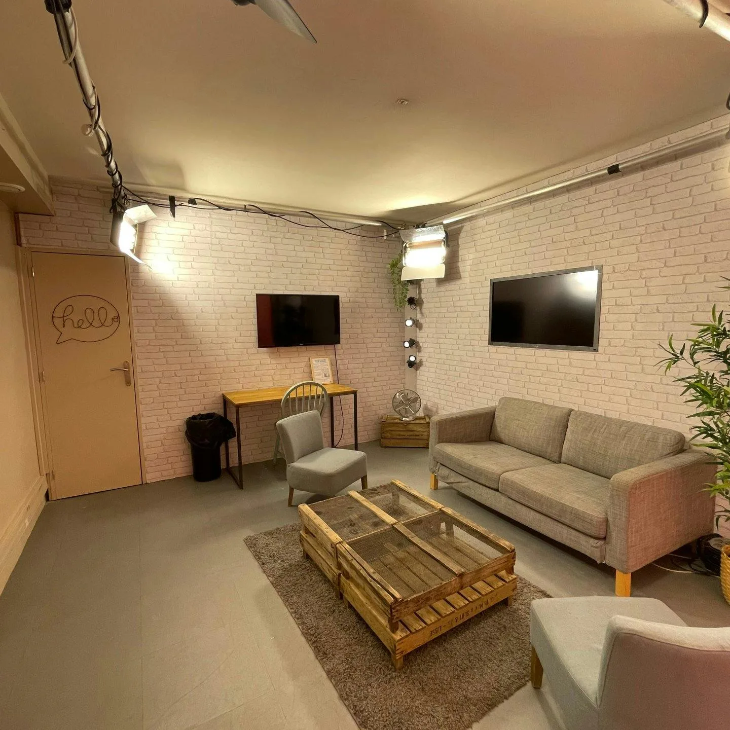 Professional 20 sqm Photo and Video Studio in Paris — 2