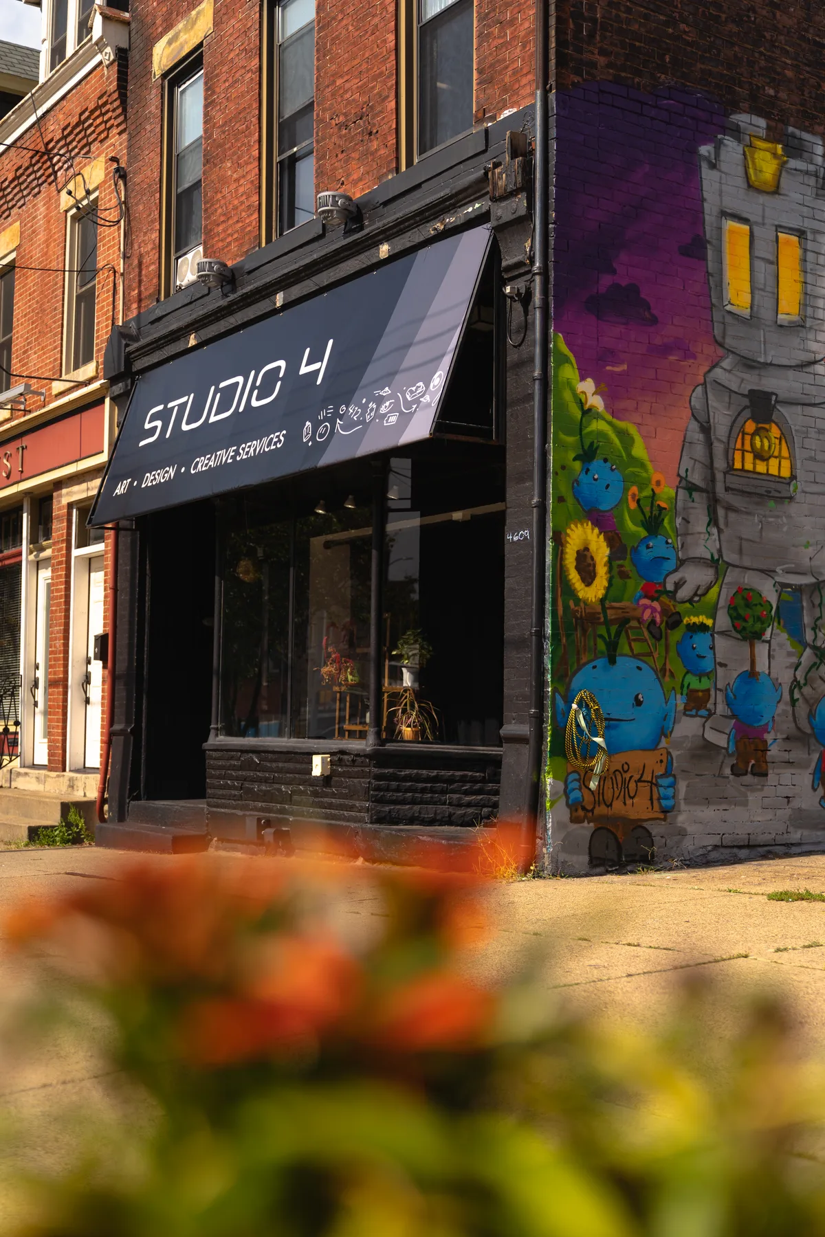 Professional Art Gallery in Bloomfield, 42 sqm, art exhibition, pop-up rental in Pittsburgh, interior view