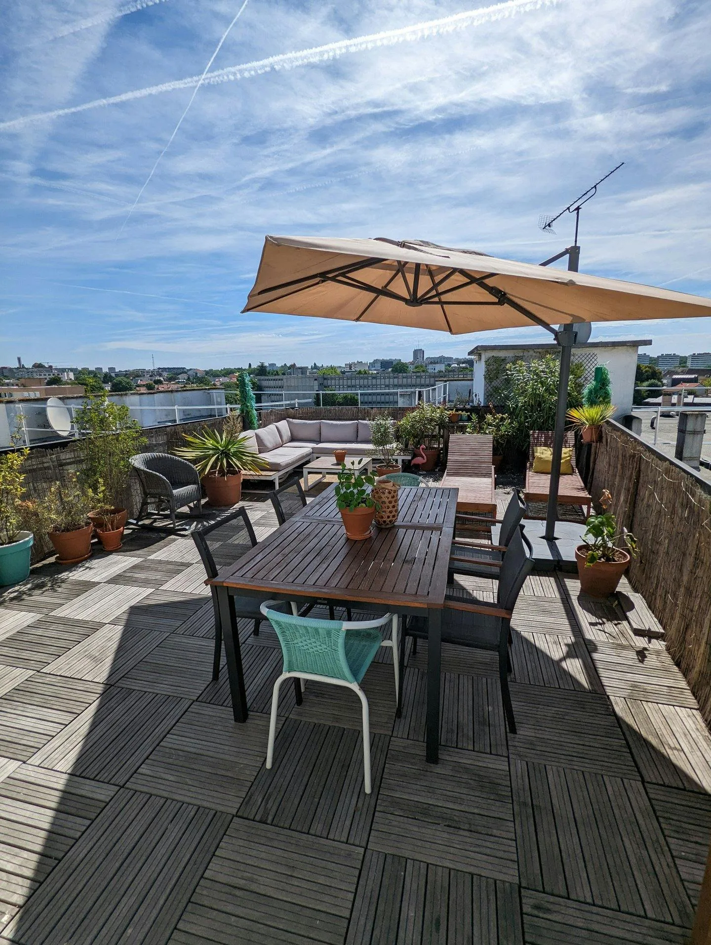 Professional Film and Photo Studio with Rooftop in Montreuil