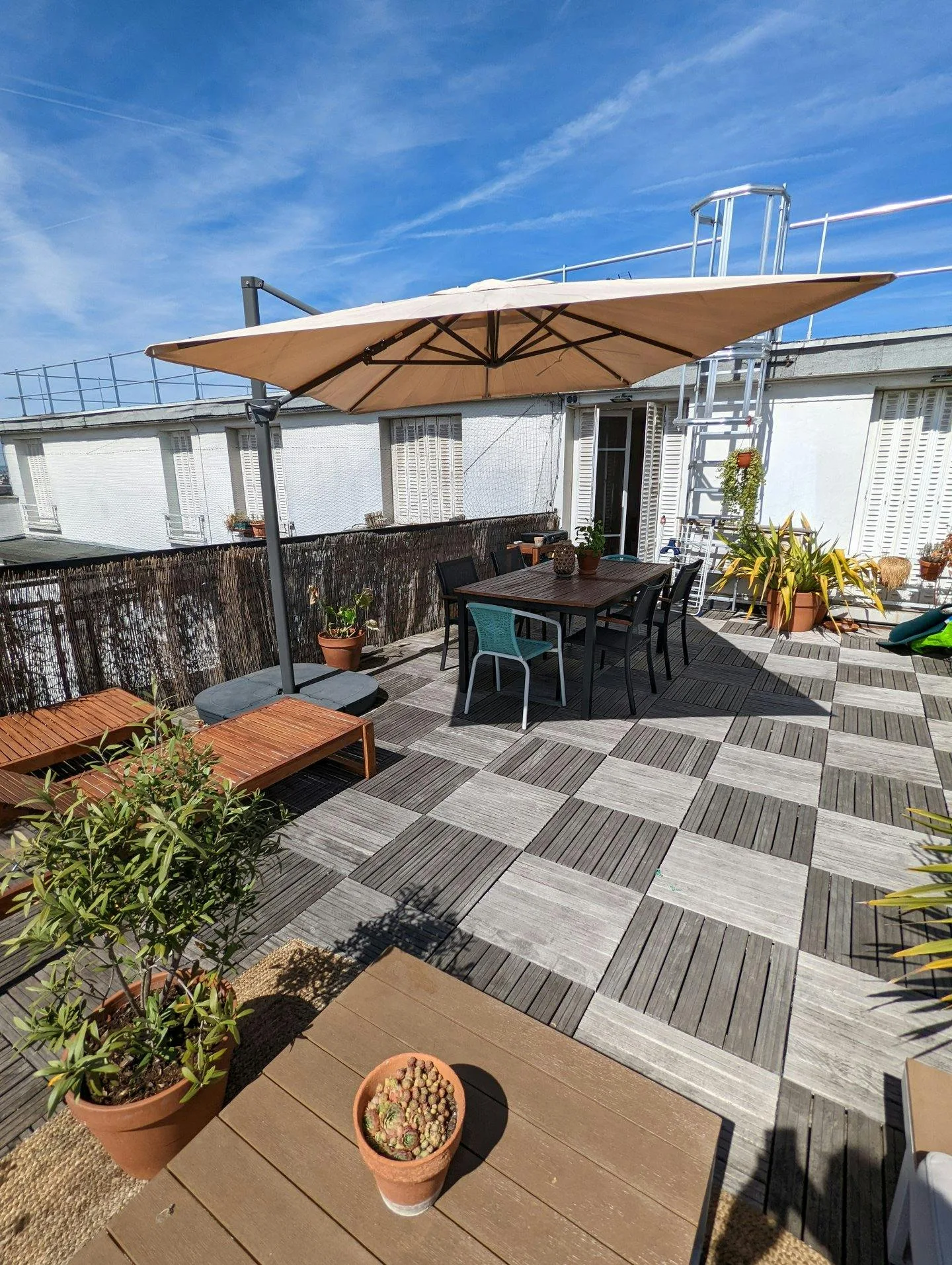 Professional Film and Photo Studio with Rooftop in Montreuil — 4
