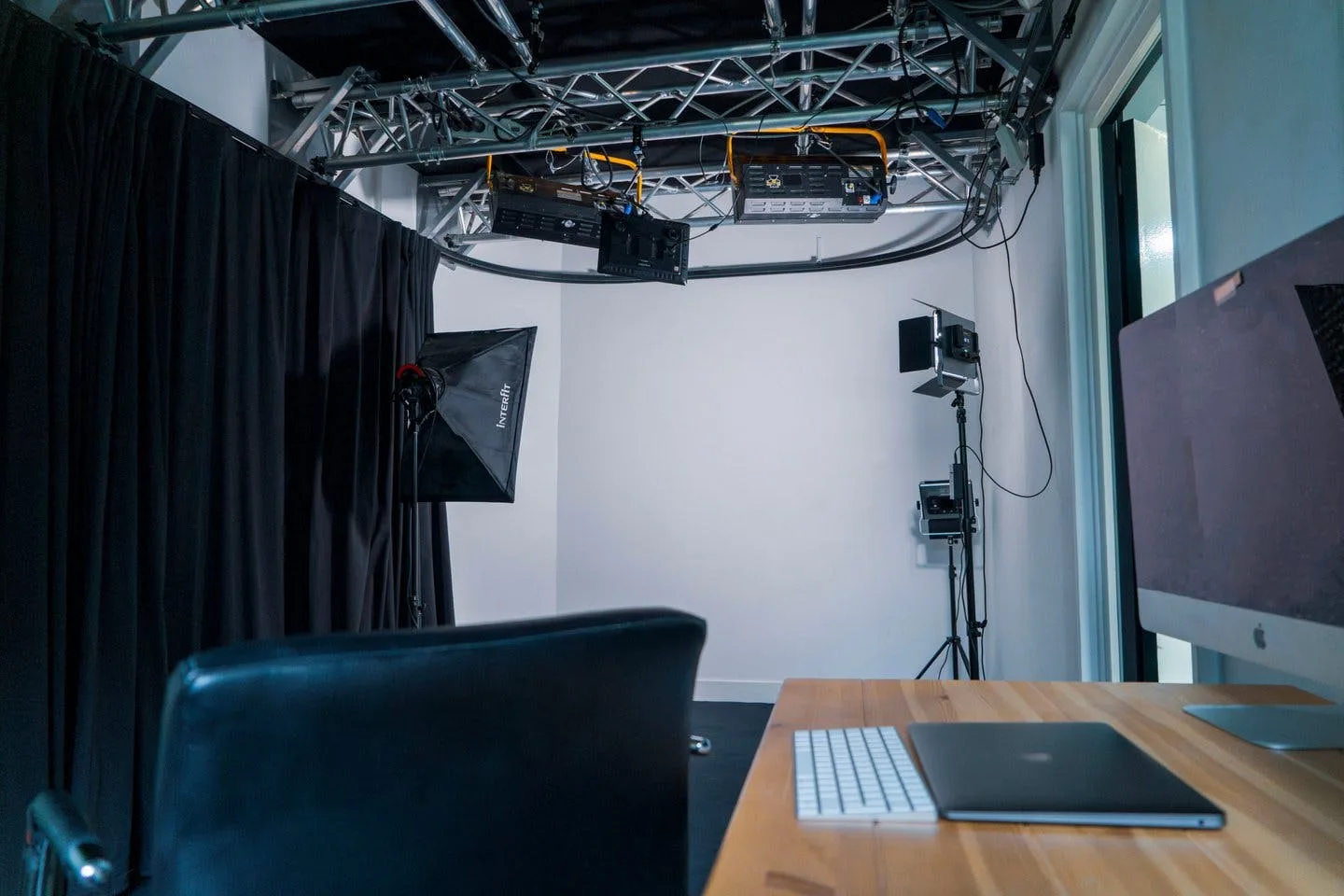 Professional Photo and Film Studio in Paris 16th — 2