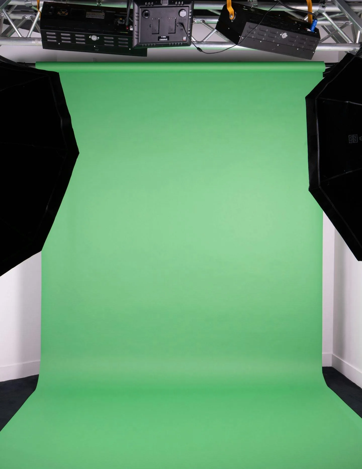 Professional Photo and Film Studio in Paris 16th — 5