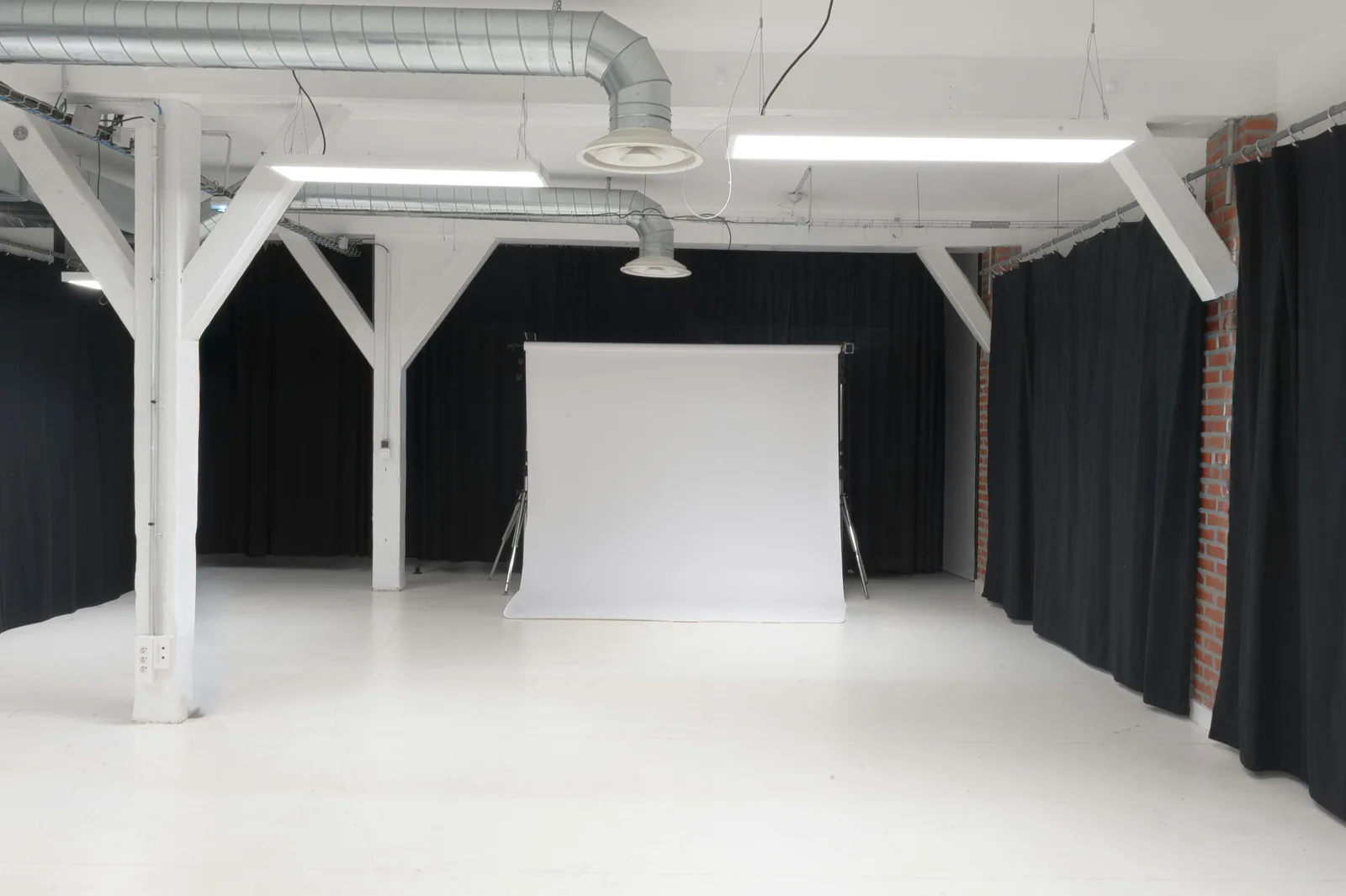 Professional Photo Studio on Rue Servan, Paris 11