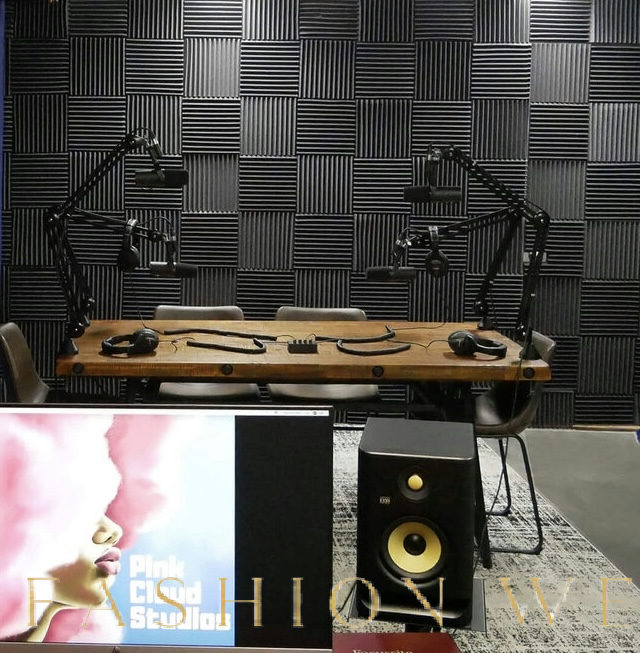 Professional Podcast Studio in Los Angeles, 54 sqm, content creation, pop-up rental
