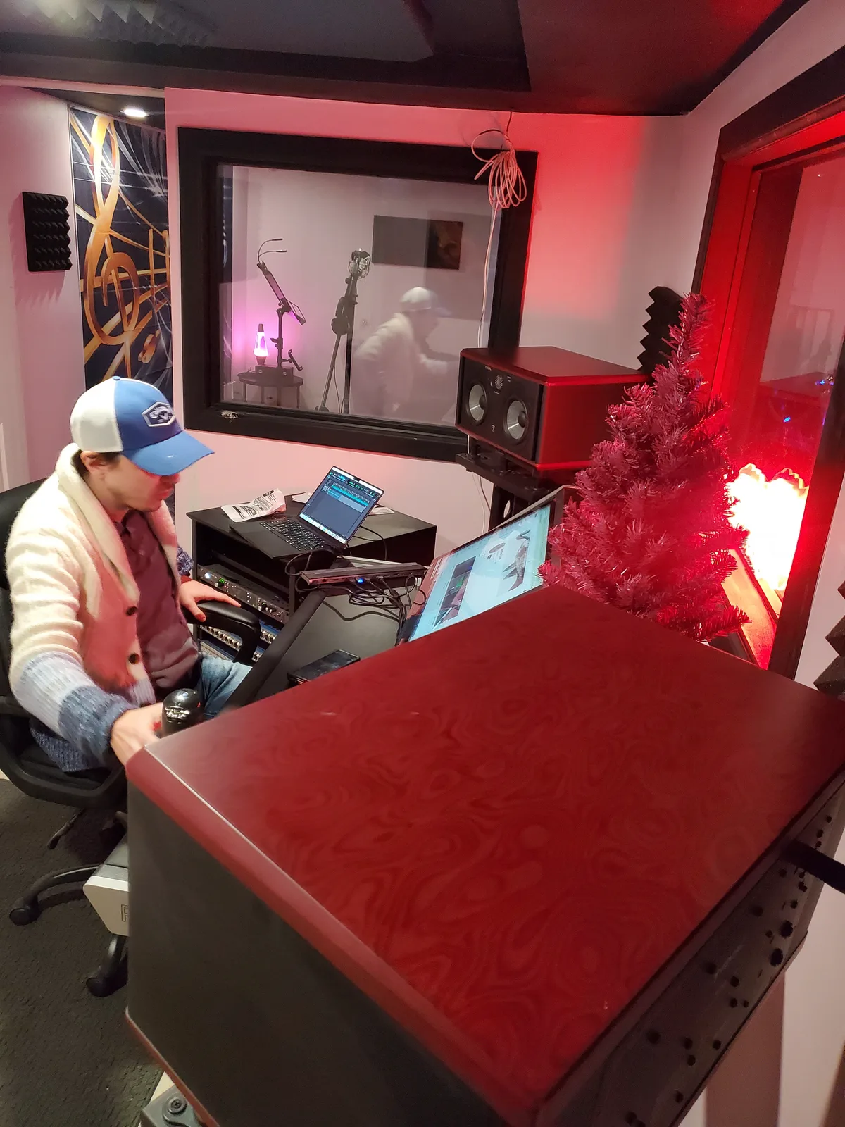 Professional Recording Studio on Metropolitan Avenue, 102 sqm, art exhibition, pop-up rental in Queens, third interior view