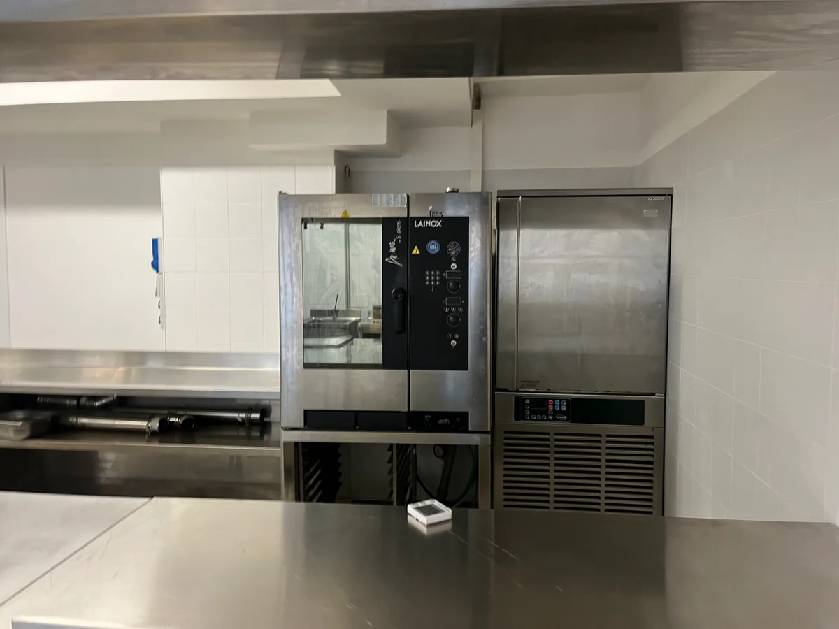 Professionally Equipped Kitchen in Navigli Area, 150 sqm, workshop, pop-up rental in Milano, second interior view