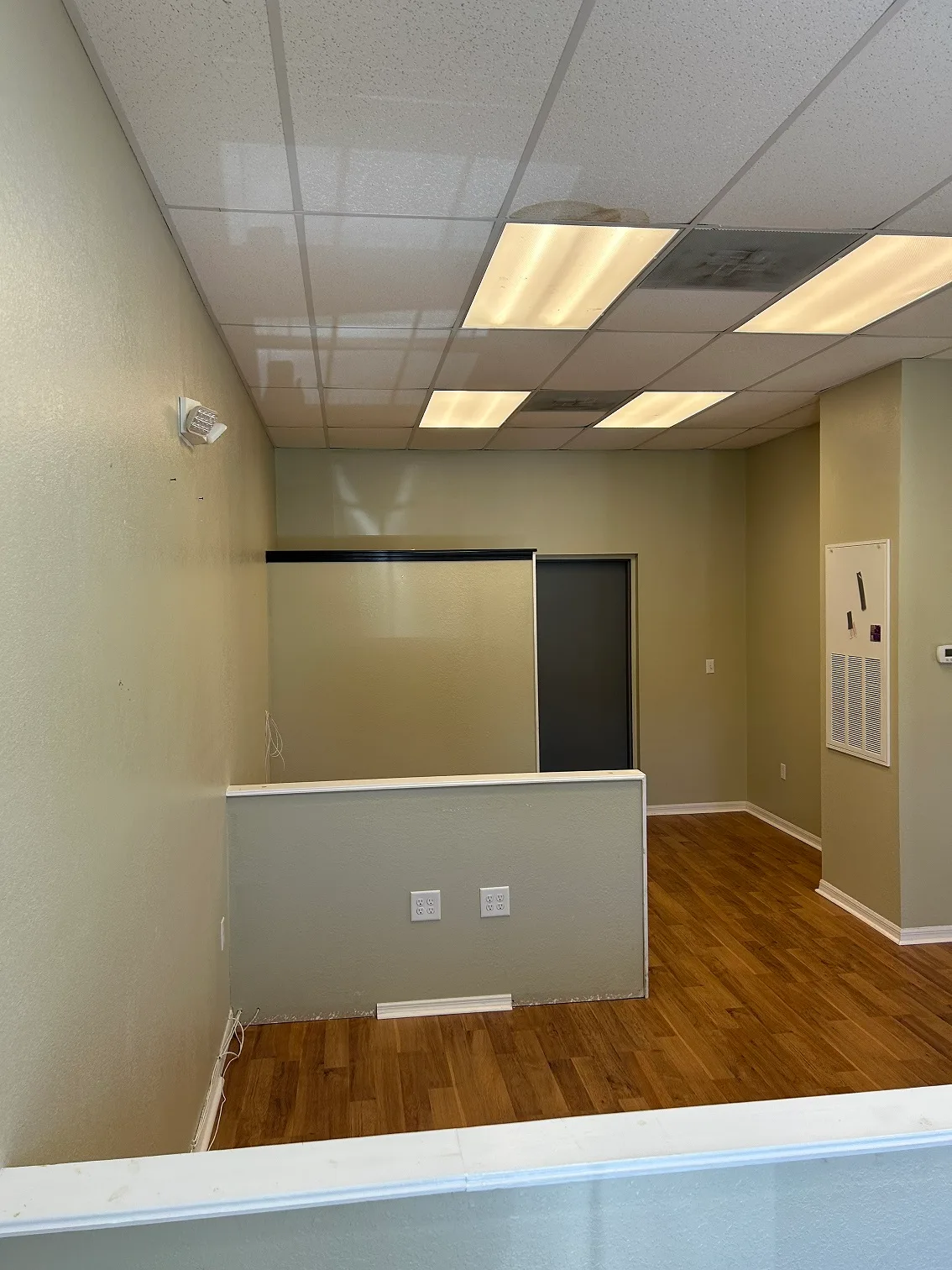 Quaint Office Space for Lease in Park Avenue Professional Office Plaza, 74 sqm, showroom presentation, pop-up rental in Titu…