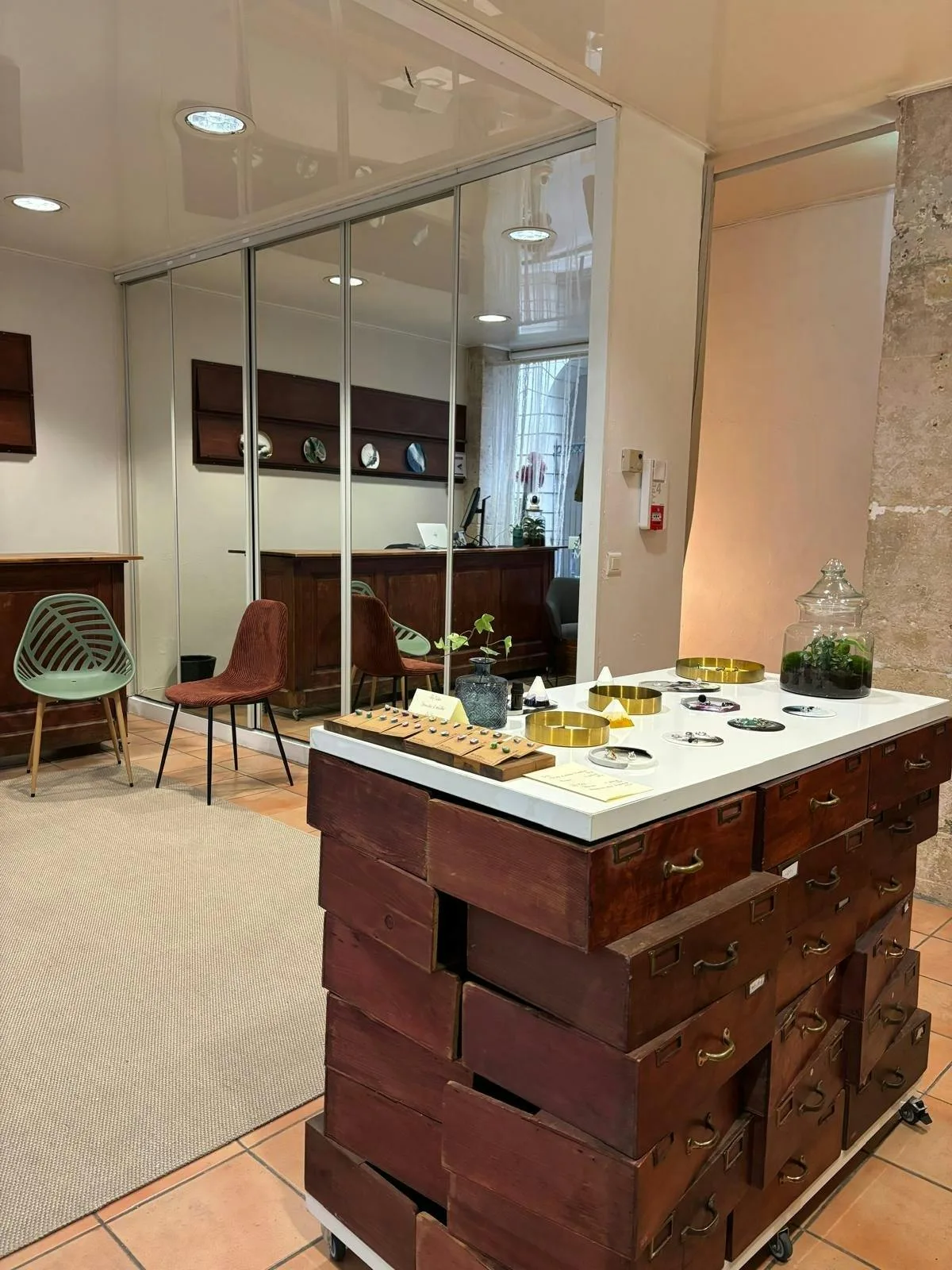 Quaint Parisian Studio Gallery on Rue des Archives — 3