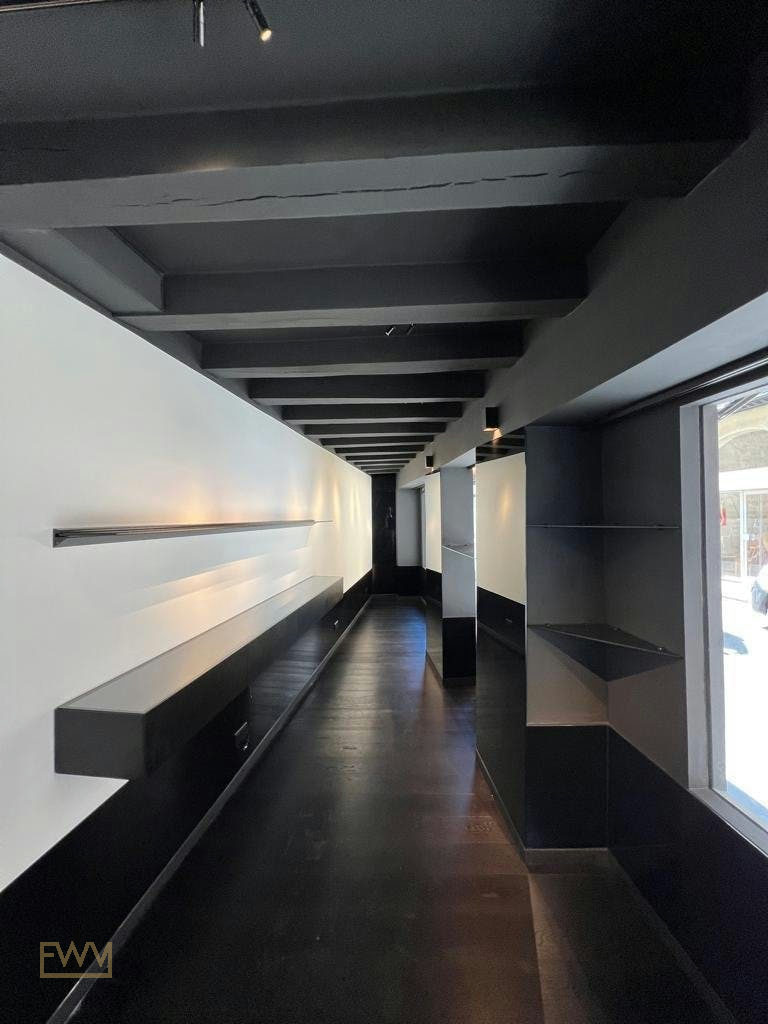 Recently Renovated Shop in Paris 1st Arrondissement, 65 sqm, pop up store