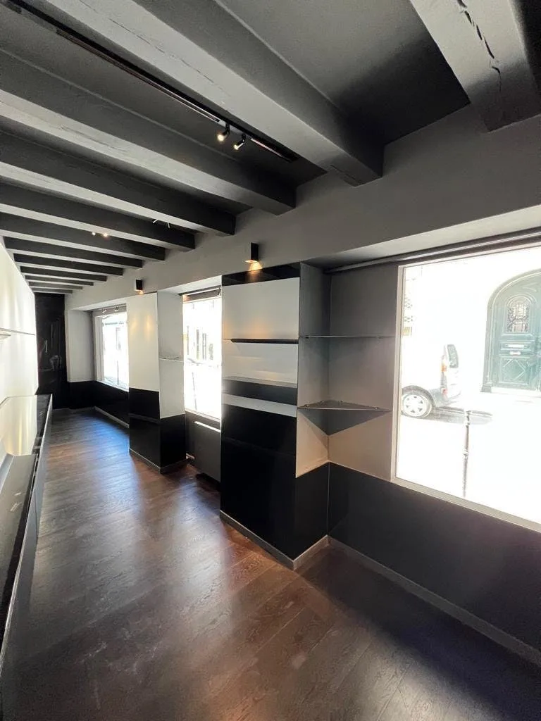 Recently Renovated Shop in Paris 1st Arrondissement — 2