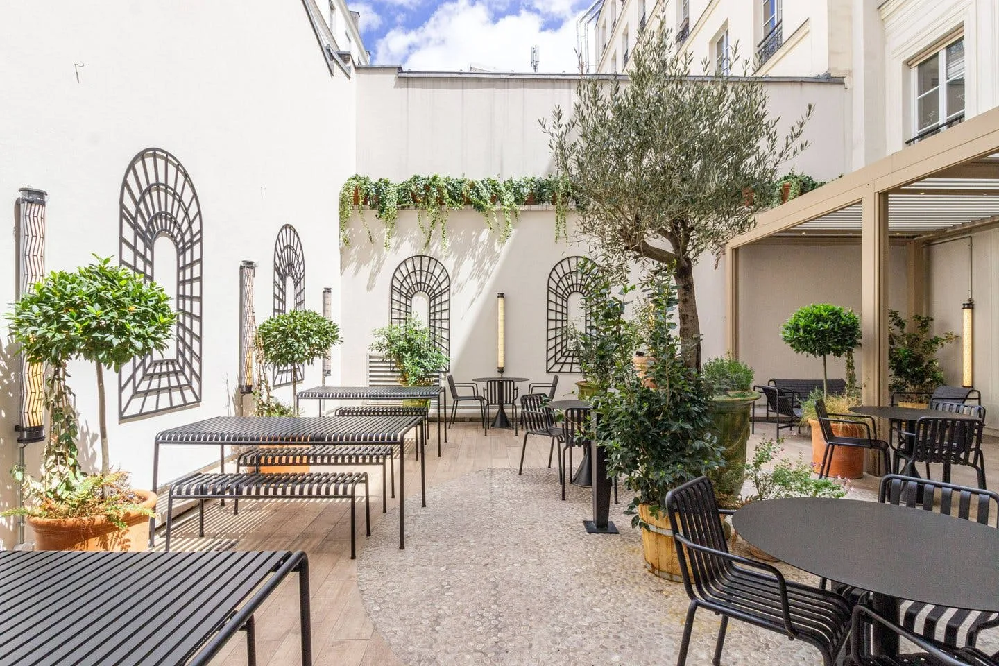 Reception Space with Terrace on Rue Taitbout, Paris