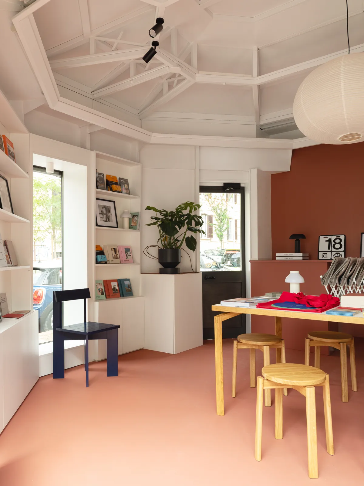 Redesign of Traditional Newsstand for Event Hosting, 21 sqm, pop up store in Roma, third interior view