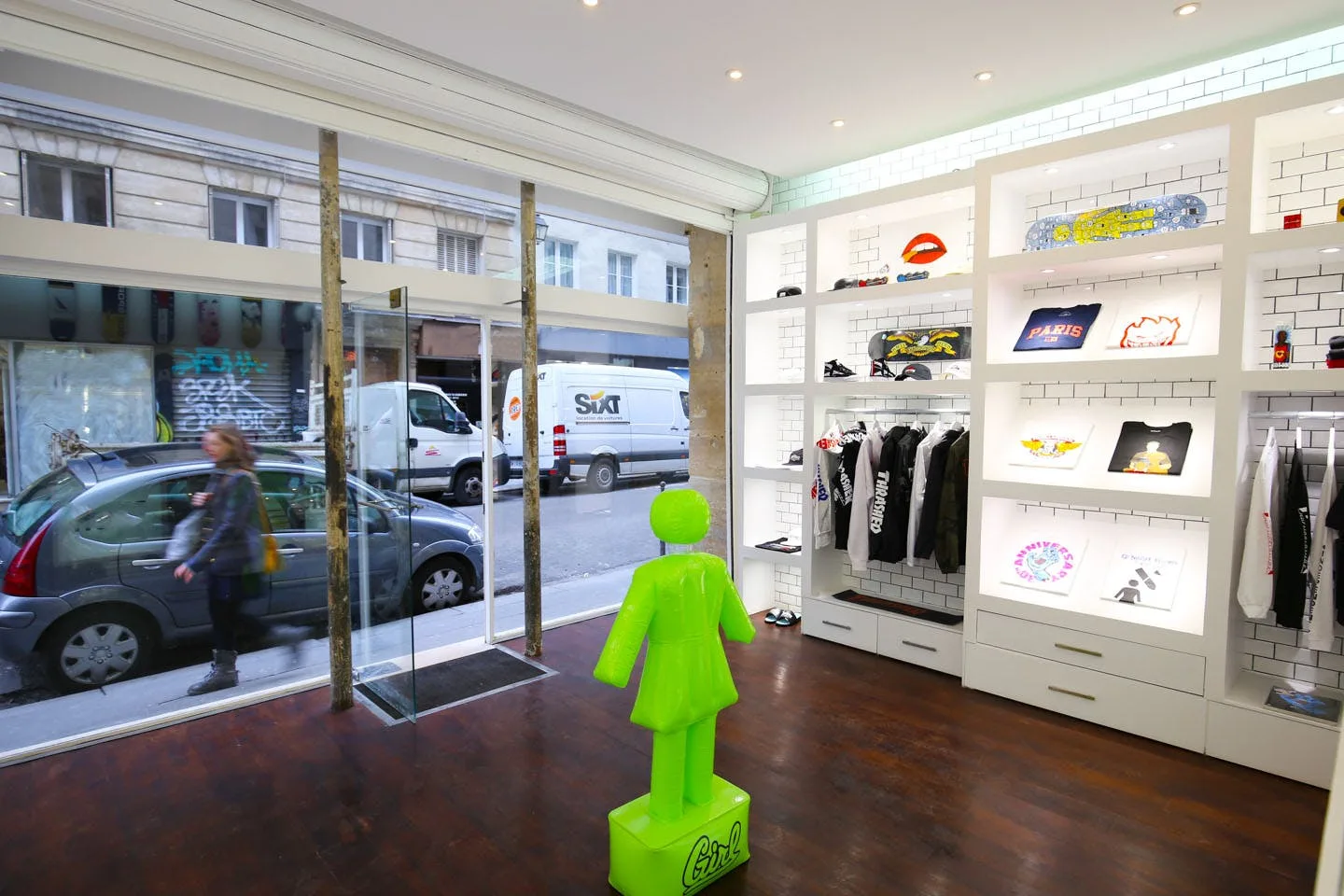 Refurbished 45 sqm Boutique on Rue Notre-Dame-de-Nazareth