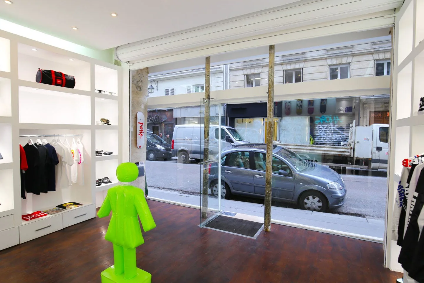Refurbished 45 sqm Boutique on Rue Notre-Dame-de-Nazareth — 2