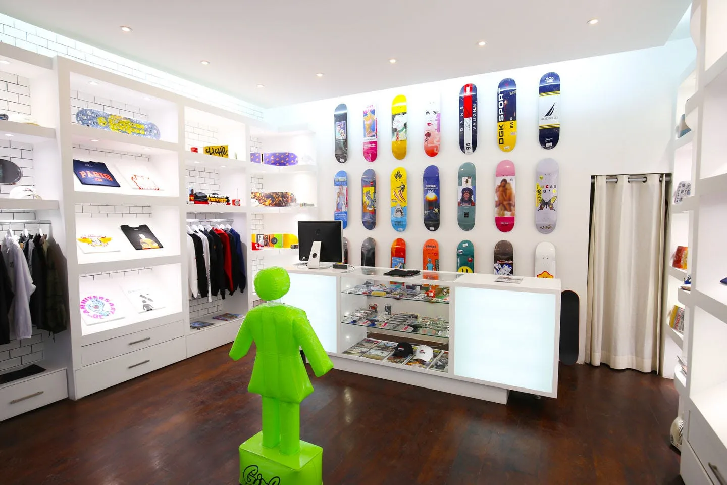 Refurbished 45 sqm Boutique on Rue Notre-Dame-de-Nazareth — 3