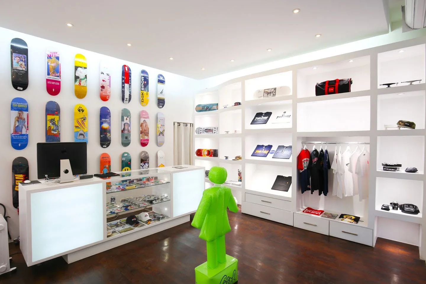 Refurbished 45 sqm Boutique on Rue Notre-Dame-de-Nazareth — 4