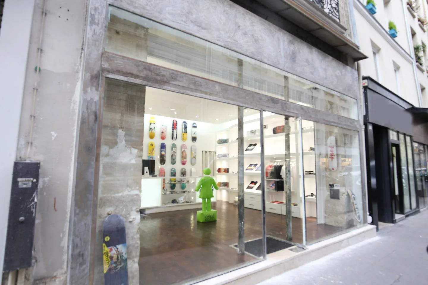 Refurbished 45 sqm Boutique on Rue Notre-Dame-de-Nazareth — 5