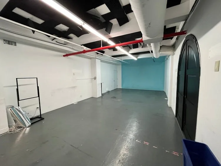 Renovated 372 sqm Showroom and Photo Studio in Manhattan — 3