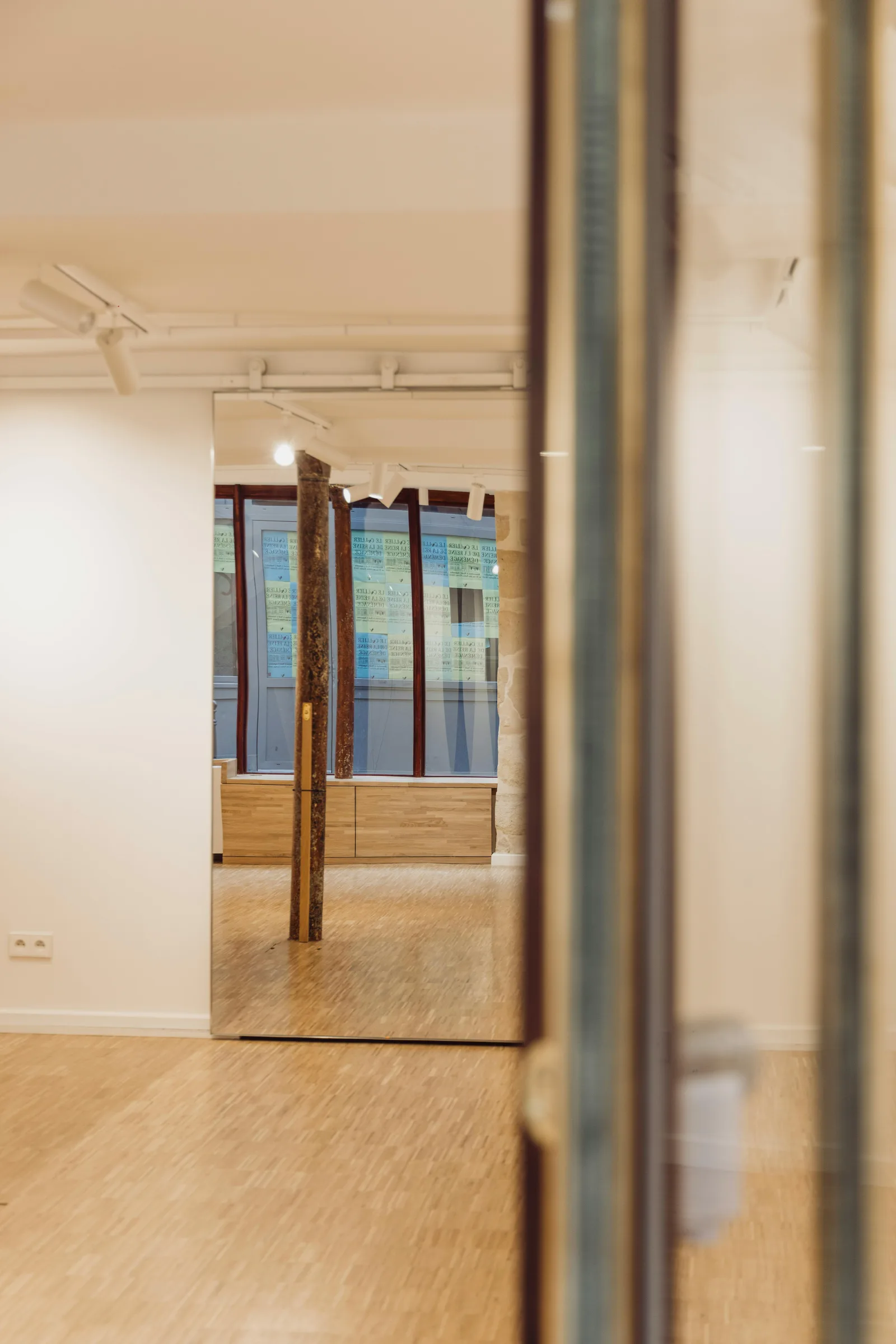 Renovated 40 sqm Showroom on Rue du Forez, Paris Marais — 4
