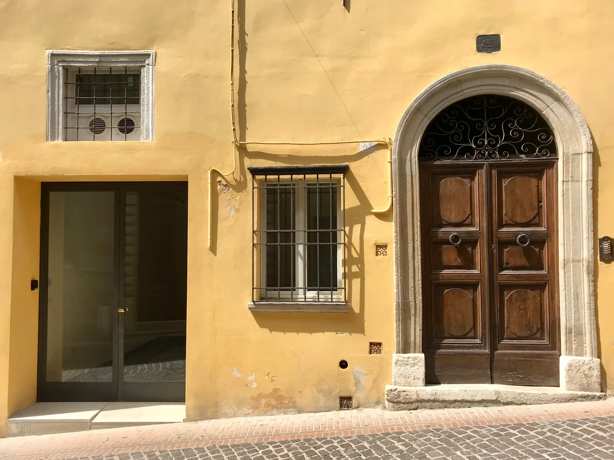 Renovated Boutique Space in Central Urbino, 28 sqm, retail activation, pop-up rental