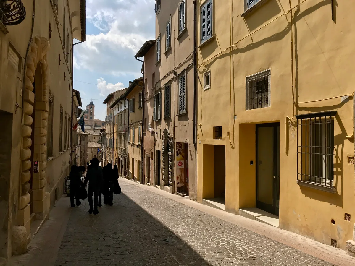 Renovated Boutique Space in Central Urbino, 28 sqm, retail activation, pop-up rental, interior view