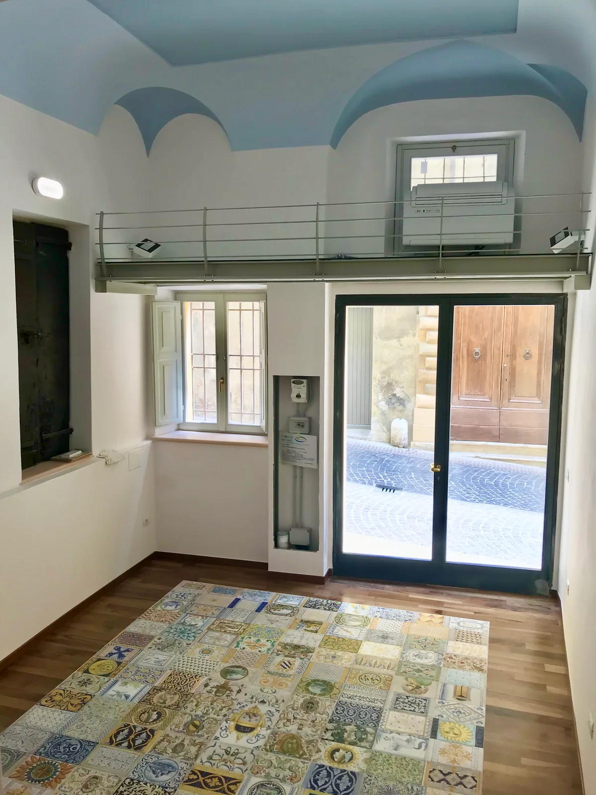 Renovated Boutique Space in Central Urbino, 28 sqm, retail activation, pop-up rental, third interior view