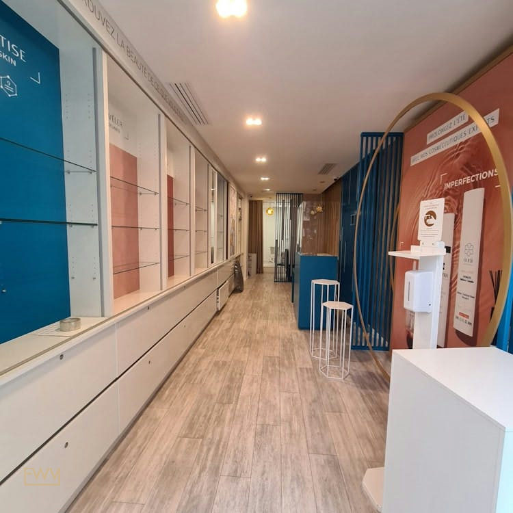 Renovated Commercial Space on Rue de Sèvres, Paris, 30 sqm, pop up store