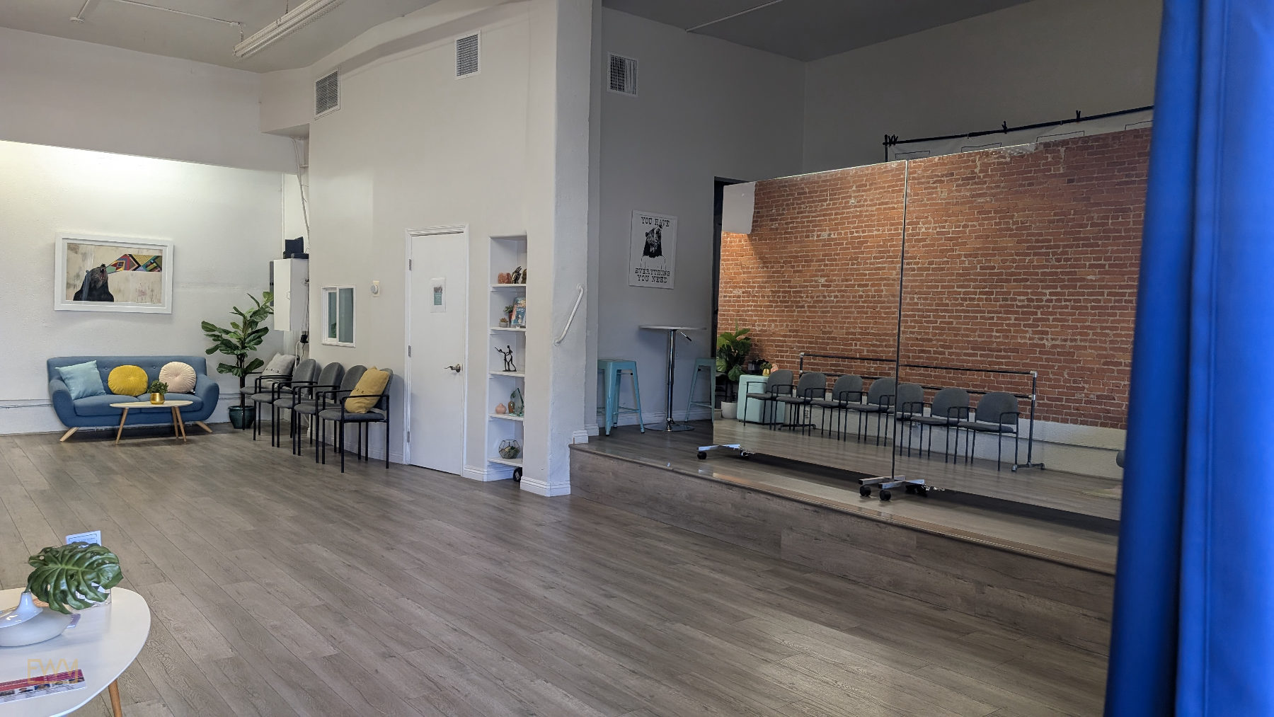 Renovated First Floor Dance Studio on Vermont Avenue, 93 sqm, showroom presentation, pop-up rental in Los Angeles