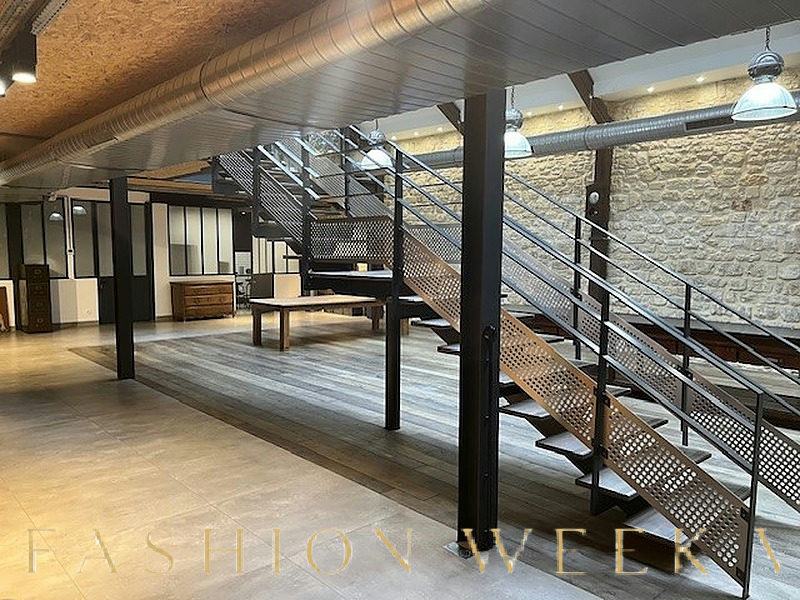 Renovated Industrial Workshop Event Space, 250 sqm, pop up store in Paris, second interior view