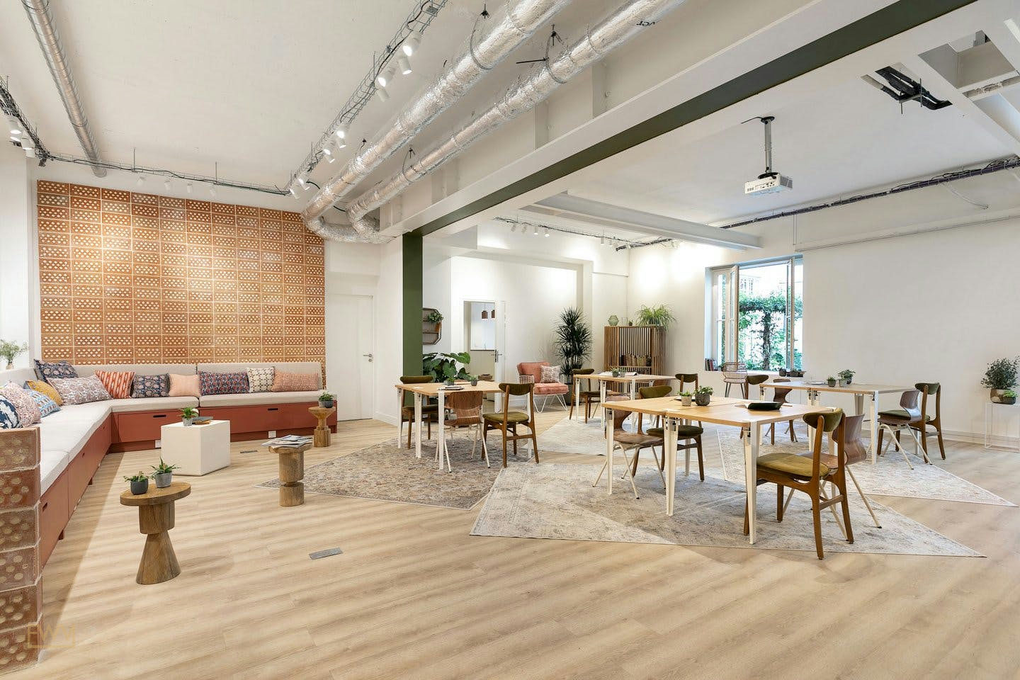 Renovated Mansion and Creative Space in Paris 8th, 310 sqm, showroom presentation, pop-up rental